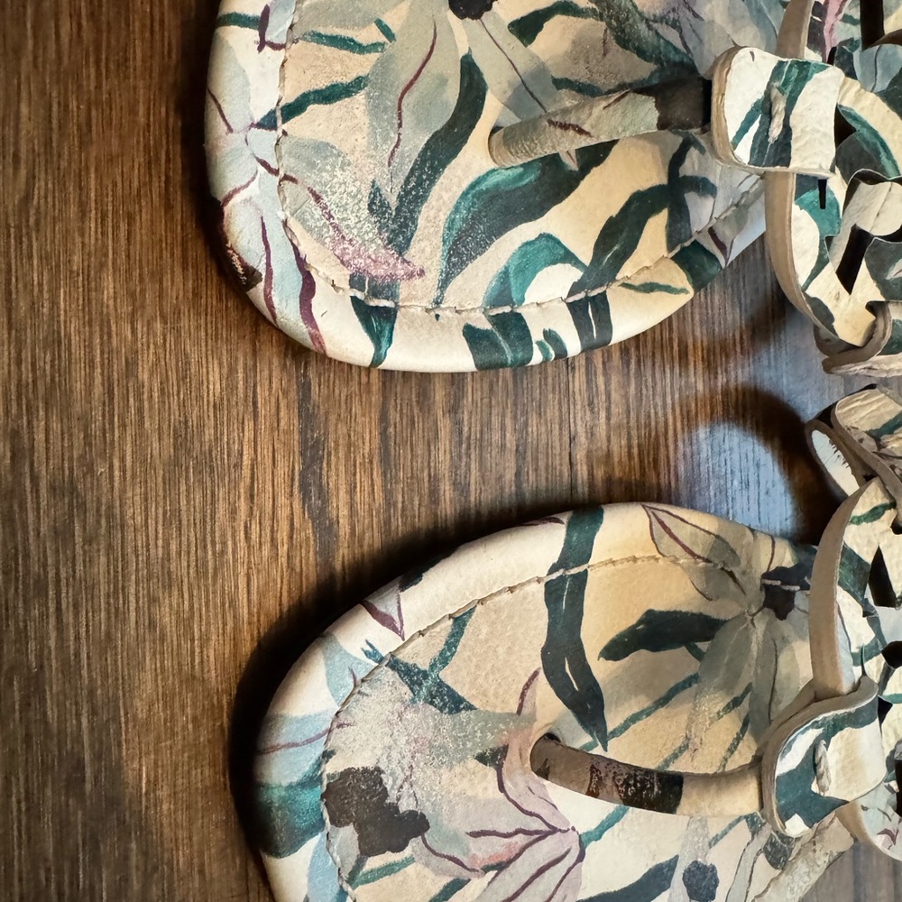 Floral Patterned Sandals - Picture 3 of 4